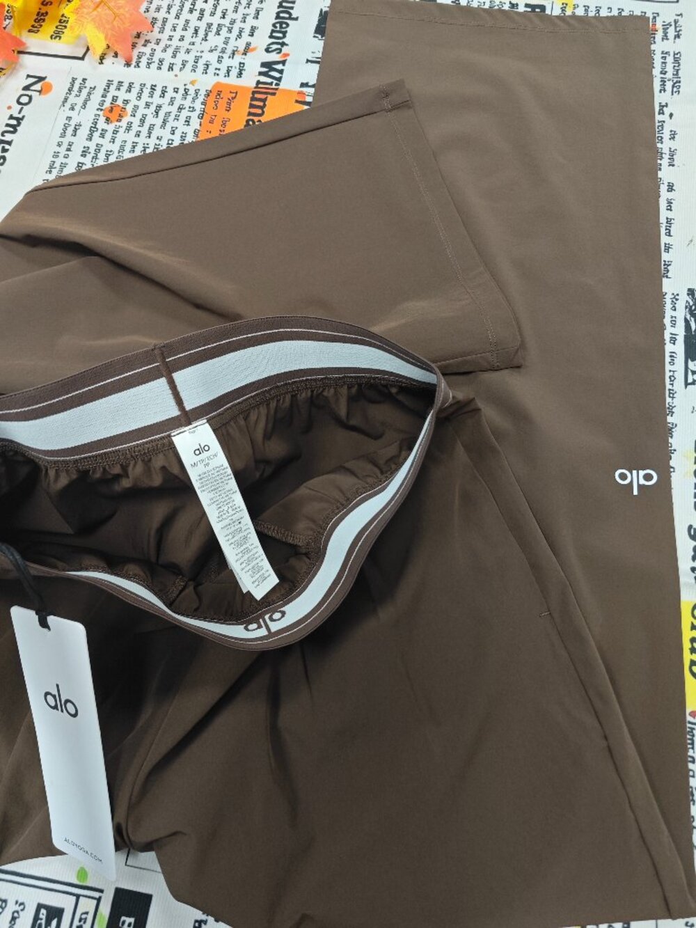 Brand New🥨ALO Yoga Suit Up Trousers Espresso Brown | Regular 30“ - Picture 4 of 7